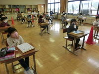 図工室を教室代わりにしての学習