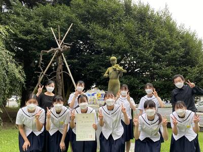 演奏後にアリオス前で写真写真